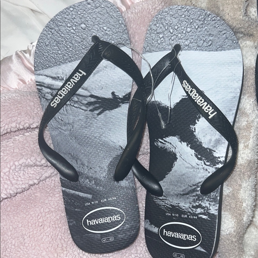 Havaianas Men’s Black & Gray Surf Print Flip Flops